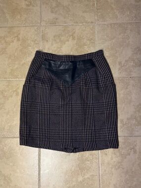 Vintage 80’s Lawic Tartan Skirt M| Leather Back Detail Plaid Wool Lined